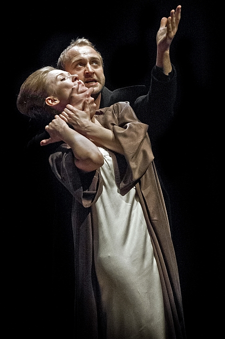 Katarzyna Dąbrowska (Gertruda), Borys Szyc (Hamlet)