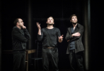 Artur Kruczek (Gildenstern), Borys Szyc (Hamlet), Kamil Przystał (Rozenkranc)<br/> fot. Magda Hueckel