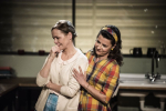 Monika Krzywkowska (Lenny Magrath), Agnieszka Suchora (Chick Boyle) - "Zbrodnie serca"<br/> fot. Magda Hueckel